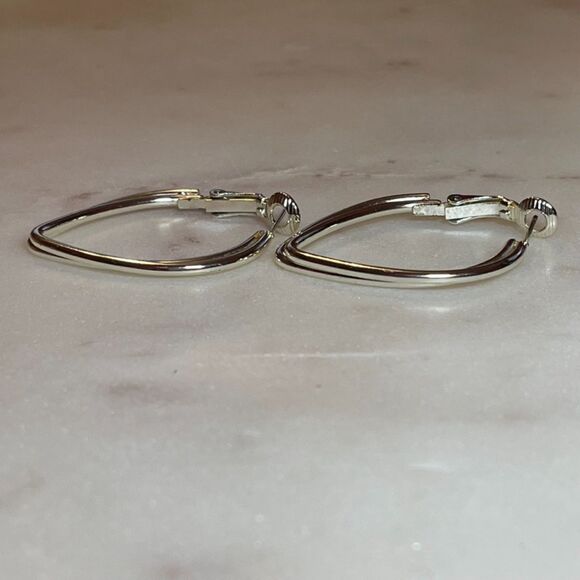 Vintage Y2K Silver Tone Pear Shaped Hoop Earrings - Picture 3 of 4